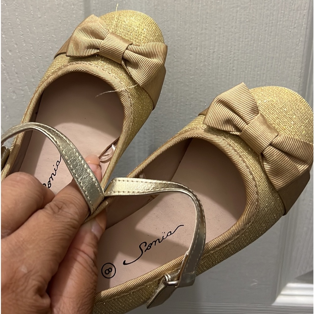 Girls shoes